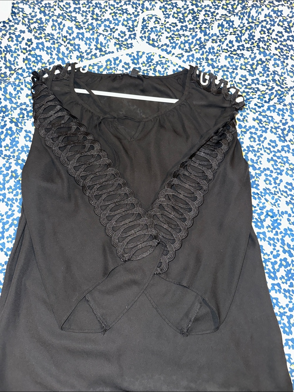 Zac & Rachel Black Sleeveless Loop-Trim V-Neck Top